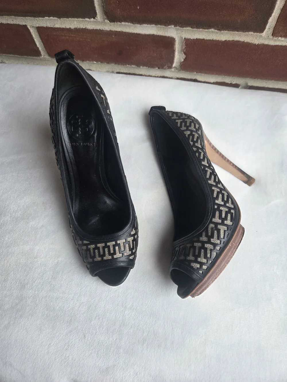 Tory Burch Black Monogram Peep Toe Leather Heels Size 7M